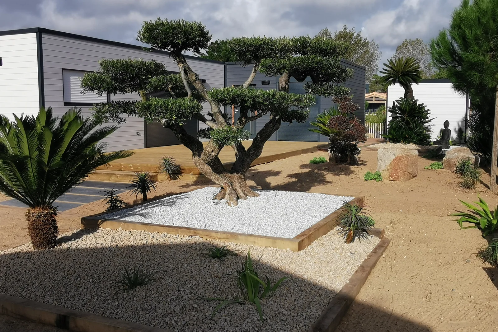 Jardin contemporain vue aérienne gravier